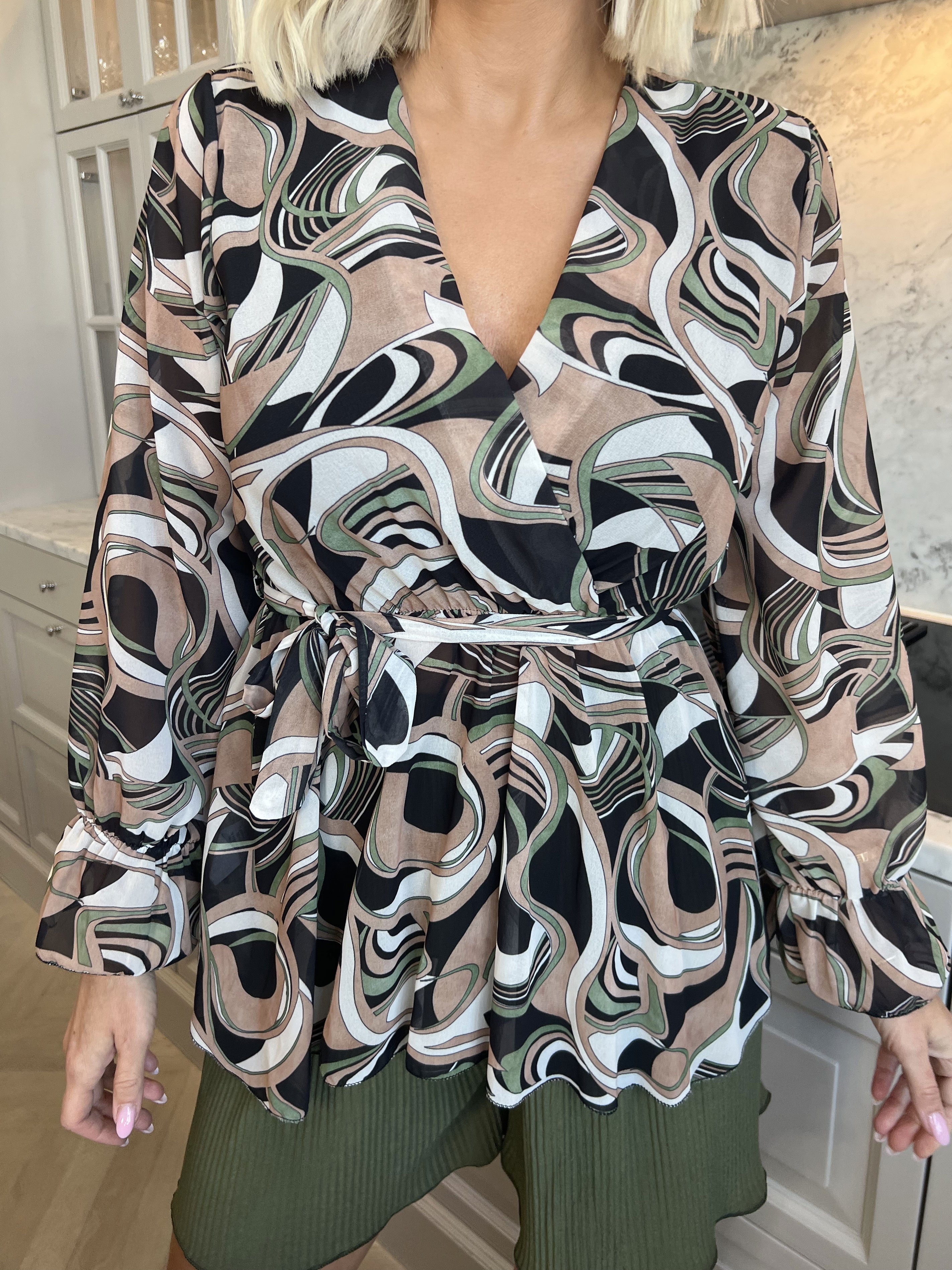 Matti - Söt blus med band